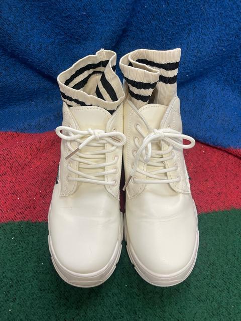 �z���C�g ����n�C�J�b�g�X�j�[�J�[ ���f�B�[�X �T�C�Y4�i��23�`23.5cm�j �{�����[���\�[�� �� �����t�@�b�V������ 