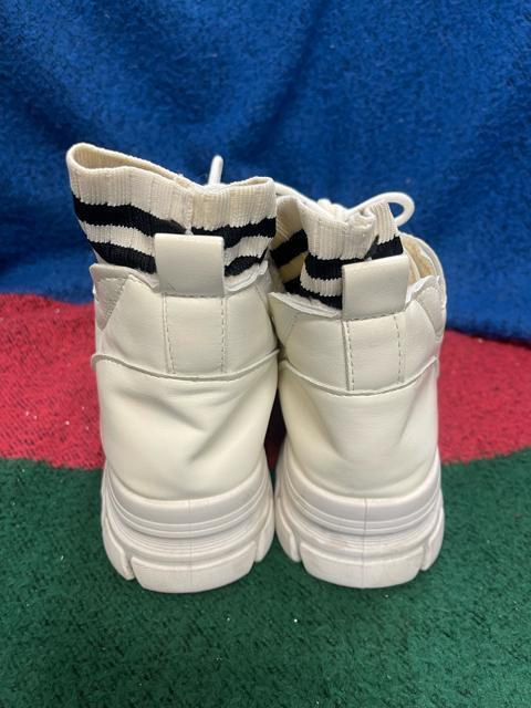 �z���C�g ����n�C�J�b�g�X�j�[�J�[ ���f�B�[�X �T�C�Y4�i��23�`23.5cm�j �{�����[���\�[�� �� �����t�@�b�V������ 