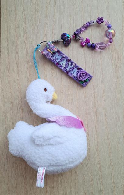 NiziU MAYA }@L[z_[@p[v   ^gObY 