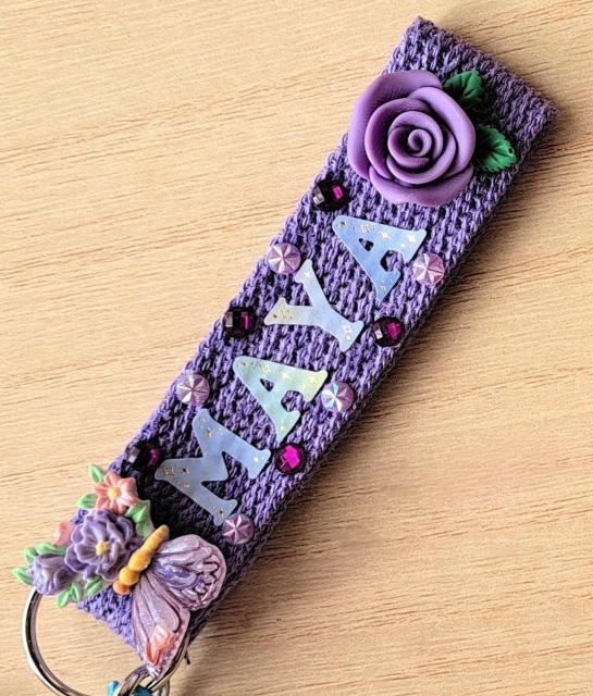 NiziU MAYA }@L[z_[@p[v  ^gObY 