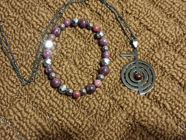 �p���[�̌����i�ɂāB��_����ł��B�u�G�l���M�[�o�����X�𐮂��ėǂ��������Ăэ��ށB�v�l�b�N���X�ƃu���X�ł��B �� �����A�N�Z�T���[/���v�� 