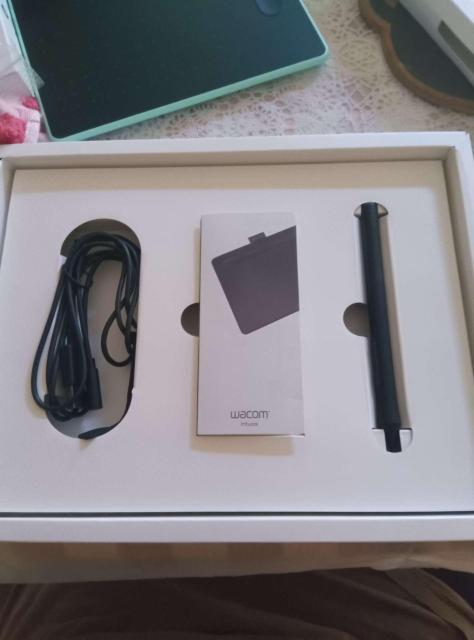 Wacom Intuos ワコム ペンタブレット 新品未使用 箱・付属品完備 < PC本体/周辺機器 Wacom Intuos ワコム ペンタブレット 新品未使用 箱・付属品完備 < PC本体/周辺機器の