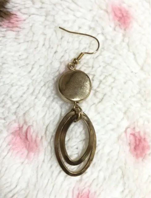 新品未使用 可愛い上品ゴールドピアス < 女性アクセサリー/時計  新品未使用 可愛い上品ゴールドピアス < 女性アクセサリー/時計の