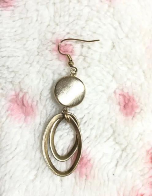 新品未使用 可愛い上品ゴールドピアス < 女性アクセサリー/時計  新品未使用 可愛い上品ゴールドピアス < 女性アクセサリー/時計の