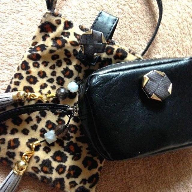 �X�}�z�E�g�уP�[�X�ƃf�W�J���P�[�X�Ȃǃ}���`�Ɏg����|�[�`�̃Z�b�g�����I�p�[�h���u���b�N �� �����t�@�b�V������ 