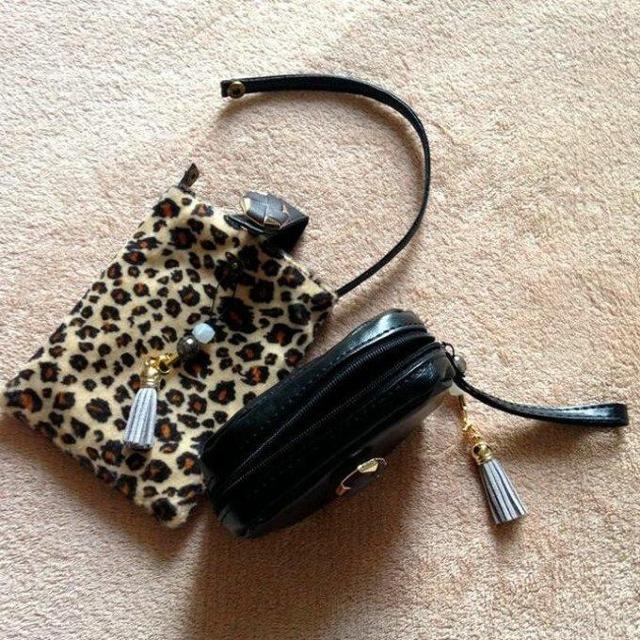 �X�}�z�E�g�уP�[�X�ƃf�W�J���P�[�X�Ȃǃ}���`�Ɏg����|�[�`�̃Z�b�g�����I�p�[�h���u���b�N �� �����t�@�b�V������ 