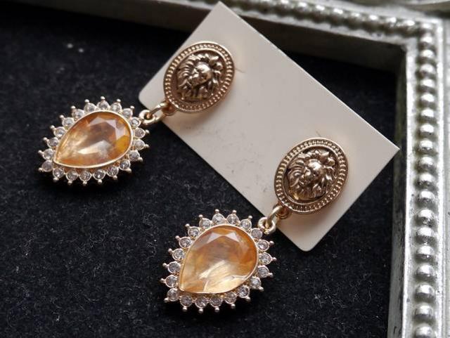 新品FOREVER21 アンティーク調ライオンモチーフストーンピアス < ブランド 新品FOREVER21 アンティーク調ライオンモチーフストーンピアス < ブランドの