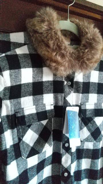 Mサイズ!暖か起毛!襟回りファー付き!女性感UP!長袖シャツ!新品!アウトレット品! < 女性ファッション  Mサイズ!暖か起毛!襟回りファー付き!女性感UP!長袖シャツ!新品!アウトレット品! < 女性ファッションの