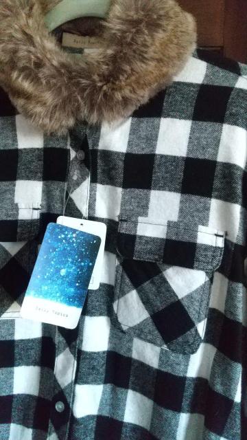 Mサイズ!暖か起毛!襟回りファー付き!女性感UP!長袖シャツ!新品!アウトレット品! < 女性ファッション  Mサイズ!暖か起毛!襟回りファー付き!女性感UP!長袖シャツ!新品!アウトレット品! < 女性ファッションの