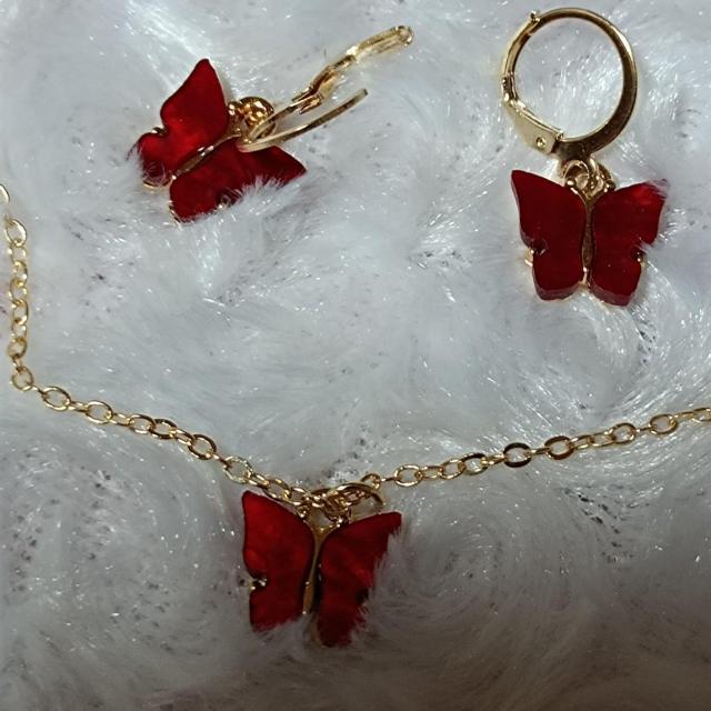 新品★バタフライピアスとネックレスセット/赤 < 女性アクセサリー/時計  新品★バタフライピアスとネックレスセット/赤 < 女性アクセサリー/時計の