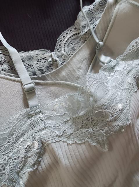 tu-hacci★スゴ盛り★2カップアップ★カップ付きキャミソール★試着のみ★送料無料★ < 女性ファッション  tu-hacci★スゴ盛り★2カップアップ★カップ付きキャミソール★試着のみ★送料無料★ < 女性ファッションの