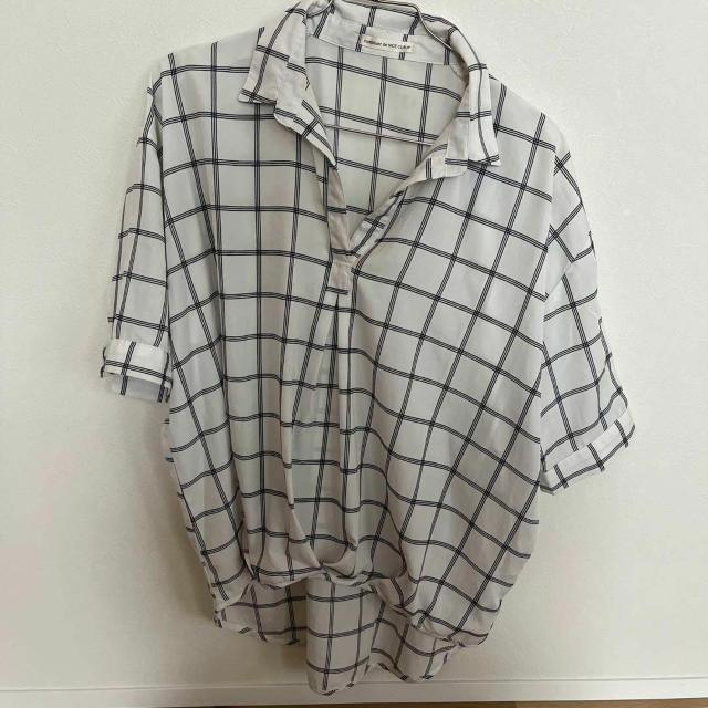 NICE CLAUP シャツ フリーサイズ 白 フリル 人気 < 女性ファッション  NICE CLAUP シャツ フリーサイズ 白 フリル 人気 < 女性ファッションの