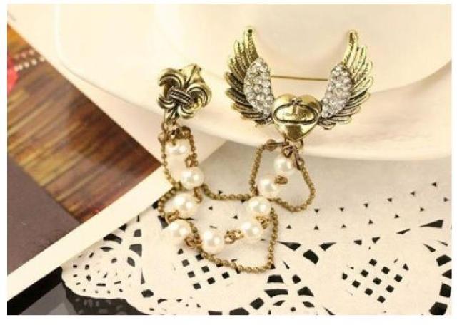 新品 ゴスロリ姫系 アンティーク調天使羽根ハートと紋章ブローチ < 女性アクセサリー/時計  新品 ゴスロリ姫系 アンティーク調天使羽根ハートと紋章ブローチ  < 女性アクセサリー/時計の