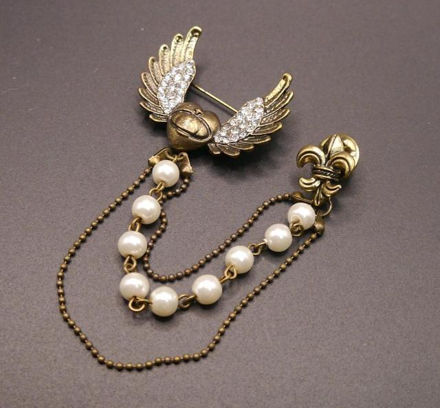 新品 ゴスロリ姫系 アンティーク調天使羽根ハートと紋章ブローチ < 女性アクセサリー/時計  新品 ゴスロリ姫系 アンティーク調天使羽根ハートと紋章ブローチ < 女性アクセサリー/時計の