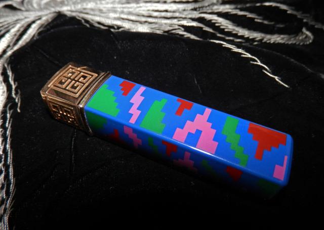 ■■即決■■ジバンシー、ガスライター、鮮やかな配色! < 男性ファッション  ■■即決■■ジバンシー、ガスライター、鮮やかな配色! < 男性ファッションの