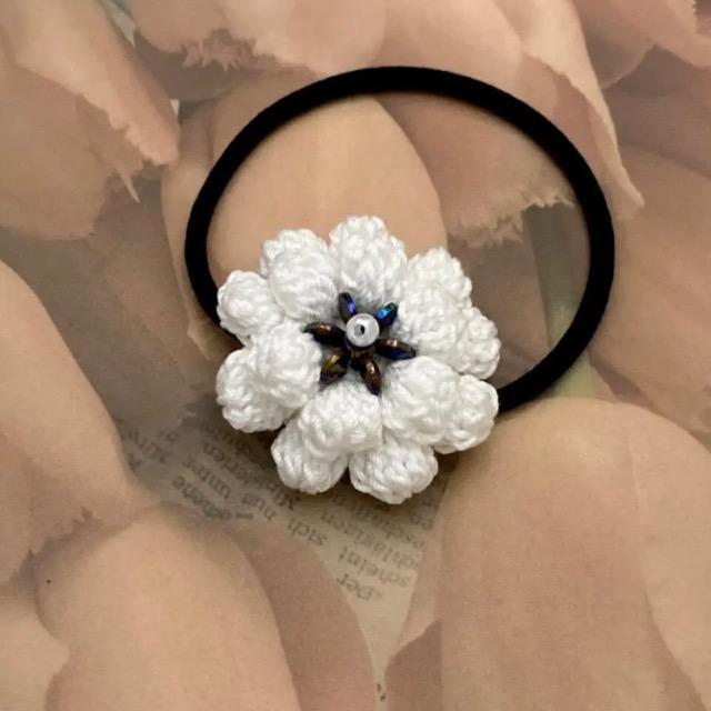 ハンドメイド♪レース編み ぽこぽこ花びらのお花モチーフヘアゴム < 女性ファッション  ハンドメイド♪レース編み ぽこぽこ花びらのお花モチーフヘアゴム  < 女性ファッションの