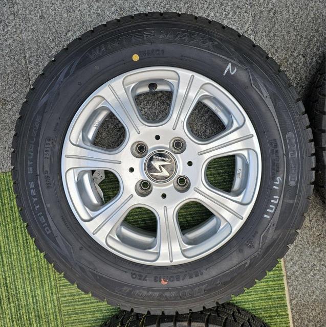 Strategyアルミホイール 13インチ 5J +35 4H 100 DUNLOP WINTER MAXX WM01 155/ < 自動車/バイク Strategyアルミホイール 13インチ 5J +35 4H 100 DUNLOP WINTER MAXX WM01 155/ < 自動車/バイク