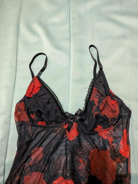 W1085  高級品特売   ブラック&レッドの花柄ボディースーツ    L < 女性ファッション  W1085  高級品特売   ブラック&レッドの花柄ボディースーツ    L < 女性ファッションの