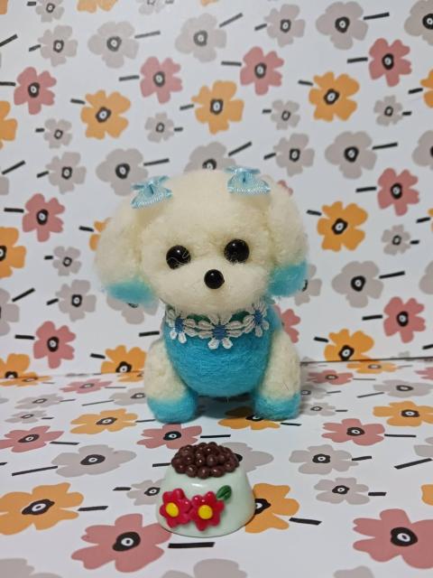 羊毛フェルトのスカイ色の服を着た可愛いマルチーズ 餌付き < ペット/手芸/園芸 羊毛フェルトのスカイ色の服を着た可愛いマルチーズ 餌付き < ペット/手芸/園芸の