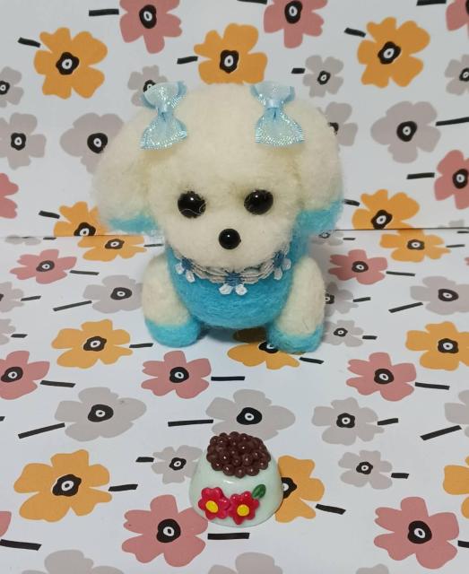 羊毛フェルトのスカイ色の服を着た可愛いマルチーズ 餌付き < ペット/手芸/園芸 羊毛フェルトのスカイ色の服を着た可愛いマルチーズ 餌付き < ペット/手芸/園芸の