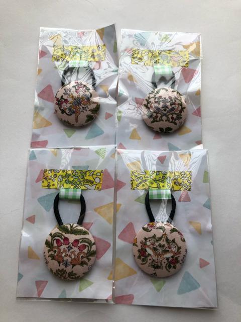 ハンドメイド ヘアゴム 特大 くるみボタン 小鳥と小鳥とリスとうさぎと♪ < 女性ファッション  ハンドメイド ヘアゴム 特大 くるみボタン 小鳥と小鳥とリスとうさぎと♪  < 女性ファッションの