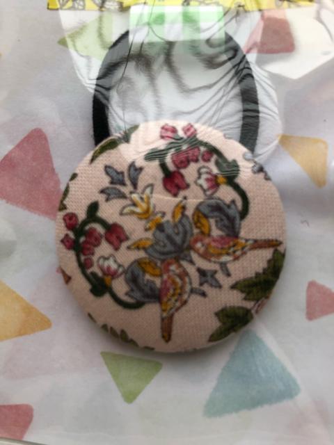 ハンドメイド ヘアゴム 特大 くるみボタン 小鳥と小鳥とリスとうさぎと♪ < 女性ファッション  ハンドメイド ヘアゴム 特大 くるみボタン 小鳥と小鳥とリスとうさぎと♪ < 女性ファッションの