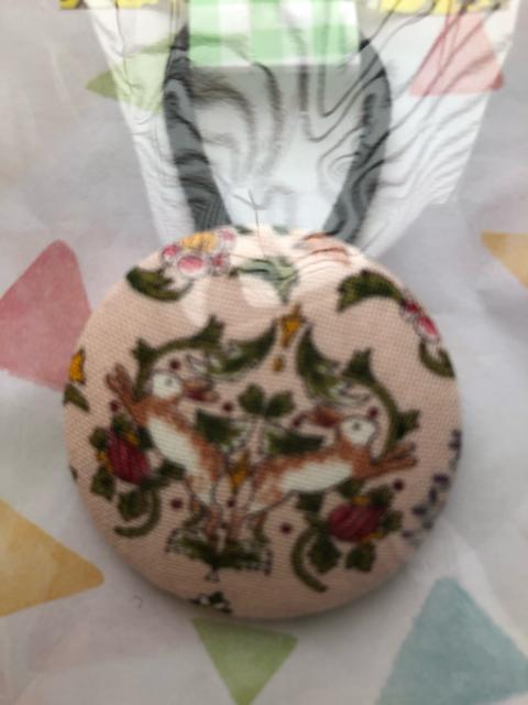 ハンドメイド ヘアゴム 特大 くるみボタン 小鳥と小鳥とリスとうさぎと♪ < 女性ファッション  ハンドメイド ヘアゴム 特大 くるみボタン 小鳥と小鳥とリスとうさぎと♪ < 女性ファッションの
