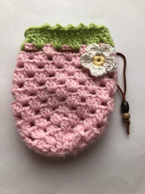 ハンドメイド ポーチ あまあまピンクのいちごのポーチ 毛糸 < 女性ファッション  ハンドメイド ポーチ あまあまピンクのいちごのポーチ 毛糸  < 女性ファッションの