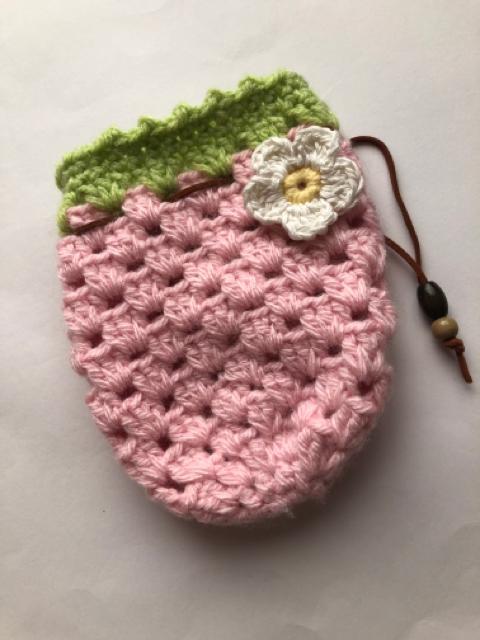 ハンドメイド ポーチ あまあまピンクのいちごのポーチ 毛糸 < 女性ファッション  ハンドメイド ポーチ あまあまピンクのいちごのポーチ 毛糸 < 女性ファッションの