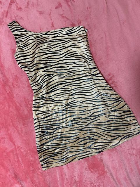 ベージュ トラ柄 ワンショルダーミニワンピース 新品未使用 < 女性ファッション ベージュ トラ柄 ワンショルダーミニワンピース 新品未使用 < 女性ファッションの