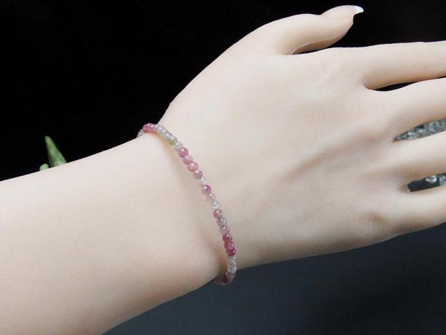 ピンクトルマリンワイヤブレスレット小粒天然石約3mmボタン留め < 女性アクセサリー/時計 ピンクトルマリンワイヤブレスレット小粒天然石約3mmボタン留め < 女性アクセサリー/時計の