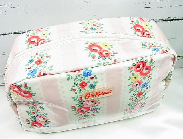 ���K�i�E���g�p Cath Kidston �L���X�L�b�h�\���@�t�����[�� �|�[�`�@�L�����o�XPVC���H(2) �� �u�����h�� 