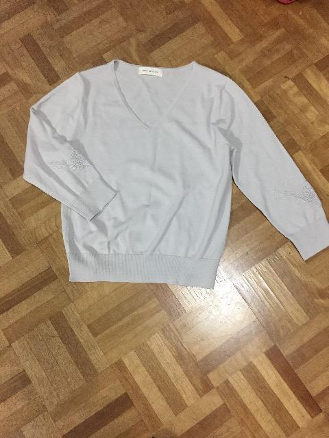美品Debut de FioreVネックプルオーバー < ブランド 美品Debut de FioreVネックプルオーバー < ブランドの