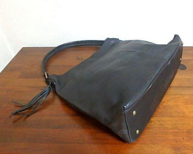 ◆C'omodo +plust/コモドプラスト 本革ハンドバッグ ブラック < 女性ファッション  ◆C'omodo +plust/コモドプラスト 本革ハンドバッグ ブラック < 女性ファッションの