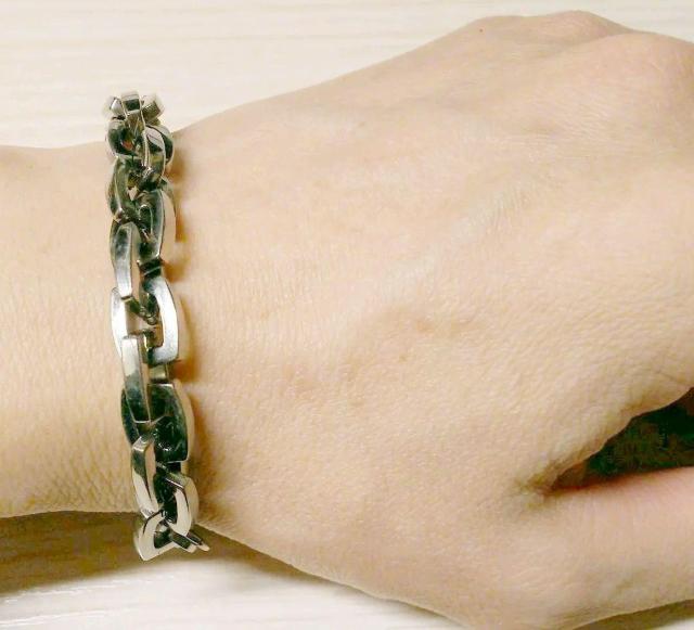 チタンブレスレット 長さ約18.6p(チェーン構造のため短めに調整可能) < 男性アクセサリー/時計  チタンブレスレット 長さ約18.6p(チェーン構造のため短めに調整可能) < 男性アクセサリー/時計の