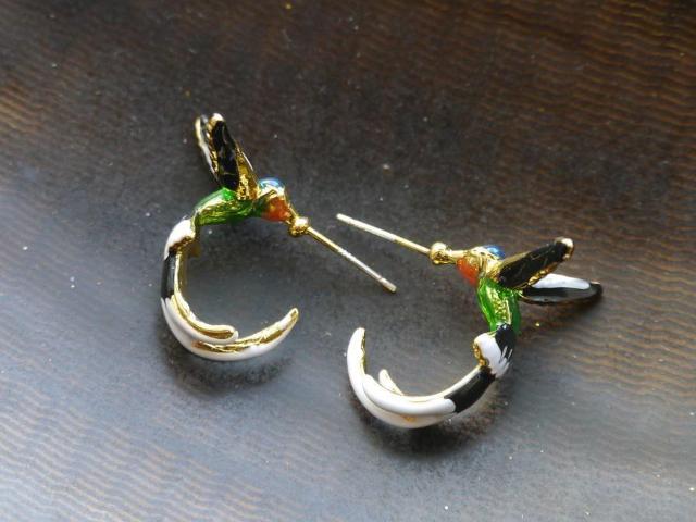 新品 アンティーク調 鳥さんピアス < 女性アクセサリー/時計 新品 アンティーク調 鳥さんピアス < 女性アクセサリー/時計の