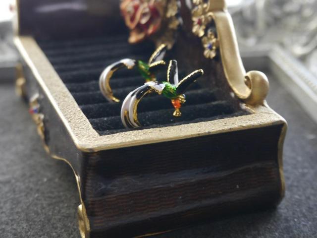 新品 アンティーク調 鳥さんピアス < 女性アクセサリー/時計 新品 アンティーク調 鳥さんピアス < 女性アクセサリー/時計の