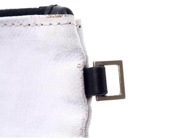 シャネル クラッチバッグ フラットポーチ ストラップ付き ファスナー開閉 ホワイト 麻素材×カーフスキン CHANEL【鑑定済】 < ブランド  シャネル クラッチバッグ フラットポーチ ストラップ付き ファスナー開閉 ホワイト 麻素材×カーフスキン CHANEL【鑑定済】 < ブランドの