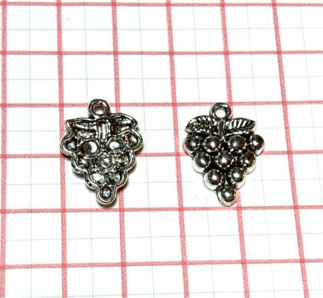 241 銀色の葡萄 2個 ぶどうパーツ 果物チャーム◯ < ペット/手芸/園芸 241 銀色の葡萄 2個 ぶどうパーツ 果物チャーム◯ < ペット/手芸/園芸の