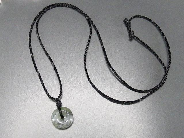 天然黒翡翠ブラックひすい平安扣丸小型天然石黒紐シンプルネックレス < 女性アクセサリー/時計  天然黒翡翠ブラックひすい平安扣丸小型天然石黒紐シンプルネックレス < 女性アクセサリー/時計の