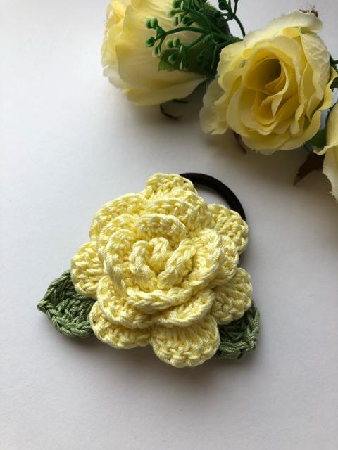 ハンドメイド ヘアゴム ブローチ レース糸で編んだ薔薇♪ レモン < 女性ファッション  ハンドメイド ヘアゴム ブローチ レース糸で編んだ薔薇♪ レモン < 女性ファッションの