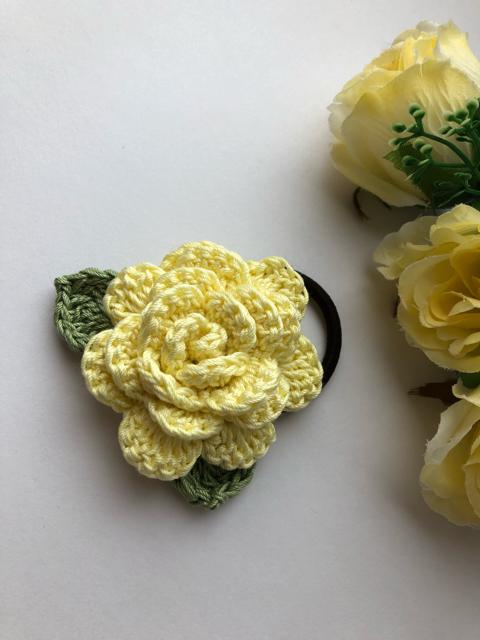 ハンドメイド ヘアゴム ブローチ レース糸で編んだ薔薇♪ レモン < 女性ファッション  ハンドメイド ヘアゴム ブローチ レース糸で編んだ薔薇♪ レモン < 女性ファッションの
