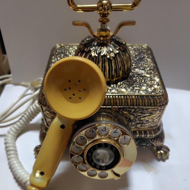 レトロ電話機 シーザー電話機 ナカヨ通信機 1975年(昭和50年)頃 アンティーク 50年前 ダイヤル式電話機 < インテリア/ライフ レトロ電話機 シーザー電話機 ナカヨ通信機 1975年(昭和50年)頃 アンティーク 50年前 ダイヤル式電話機 < インテリア/ライフの