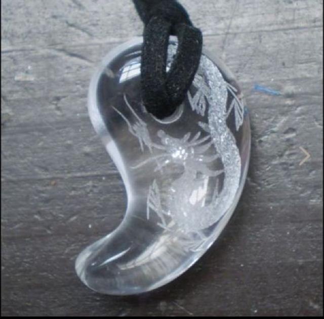 龍彫水晶勾玉ネックレス < 男性アクセサリー/時計 龍彫水晶勾玉ネックレス < 男性アクセサリー/時計の