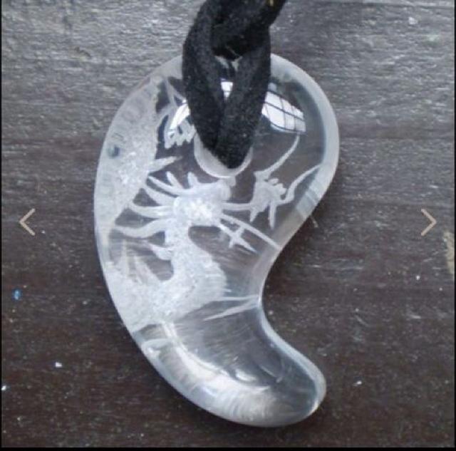 龍彫水晶勾玉ネックレス < 男性アクセサリー/時計 龍彫水晶勾玉ネックレス < 男性アクセサリー/時計の