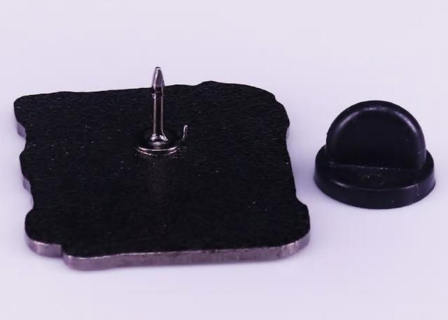 新品 ネクロノミコン H.P.ラヴクラフト ピンブローチ < 男性アクセサリー/時計 新品 ネクロノミコン H.P.ラヴクラフト ピンブローチ < 男性アクセサリー/時計の