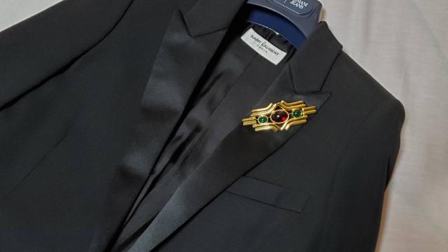 正規レア ロエベ ラグジュアリー ブローチ マルチリフレクション カボションストーン コンポジット ハイエンドジュエリー ラージL < ブランド  正規レア ロエベ ラグジュアリー ブローチ マルチリフレクション カボションストーン コンポジット ハイエンドジュエリー ラージL < ブランドの