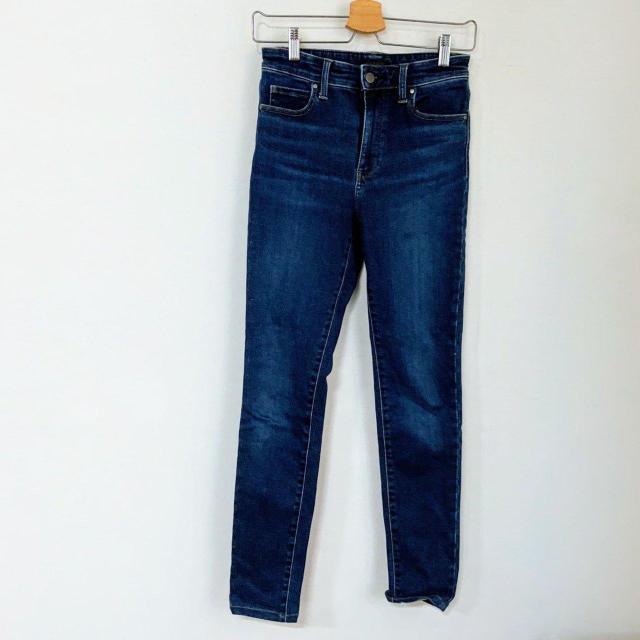 UNIQLOnCCYEgXgb`XW[Y 