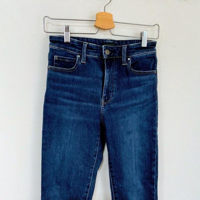 UNIQLOnCCYEgXgb`XW[Y
