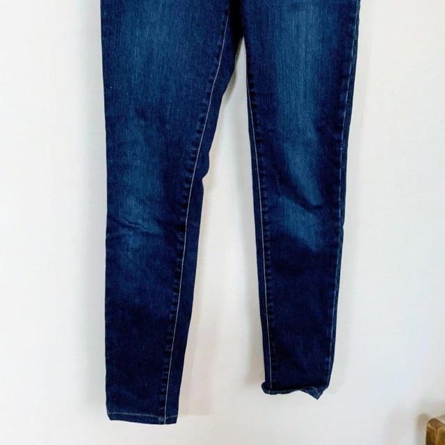 UNIQLOnCCYEgXgb`XW[Y